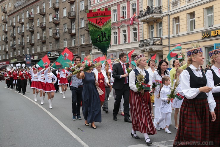 XI Latvijas skolu jaunatnes dziesmu un deju svētku gājiens - atrodi savu kolektīvu (13.daļa) 155168