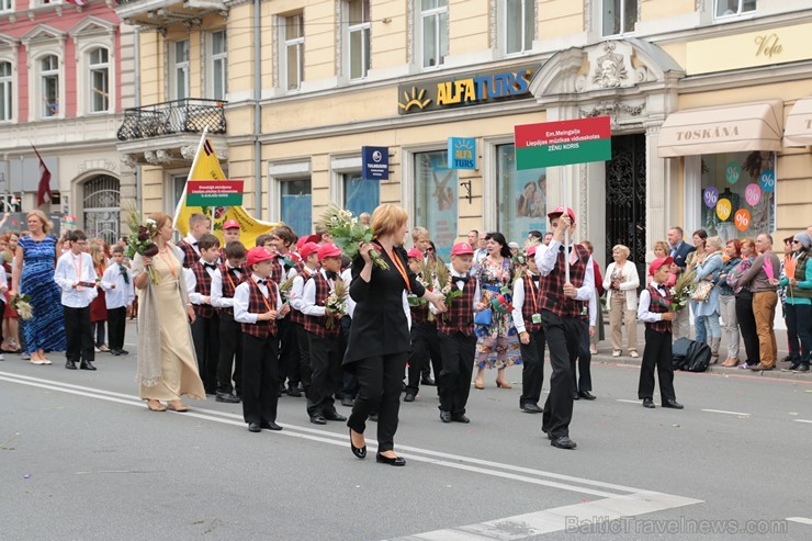 XI Latvijas skolu jaunatnes dziesmu un deju svētku gājiens - atrodi savu kolektīvu (13.daļa) 155195