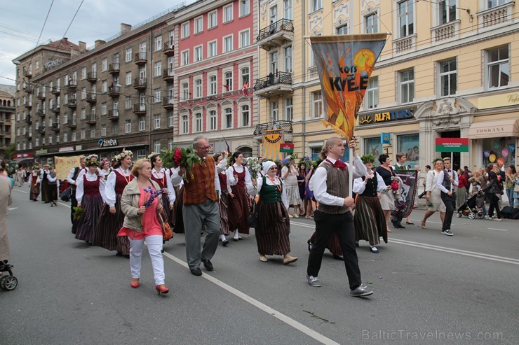 XI Latvijas skolu jaunatnes dziesmu un deju svētku gājiens - atrodi savu kolektīvu (13.daļa) 155203