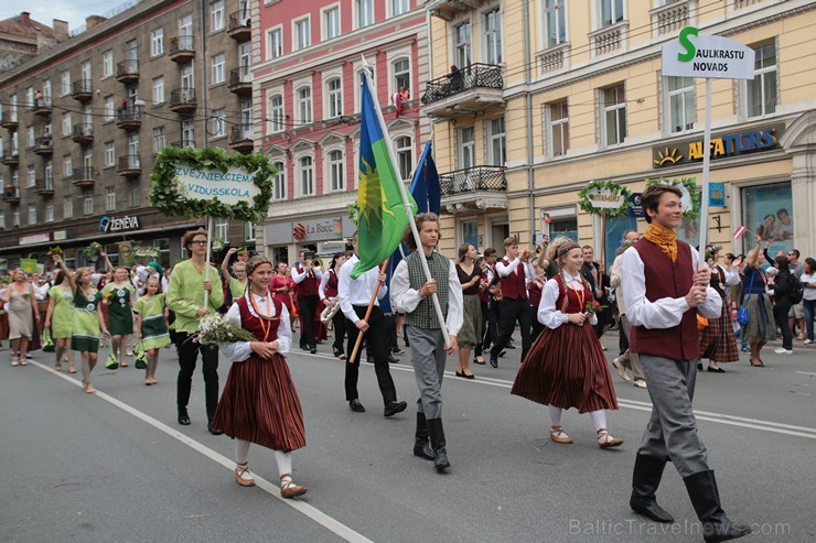 XI Latvijas skolu jaunatnes dziesmu un deju svētku gājiens - atrodi savu kolektīvu (13.daļa) 155219