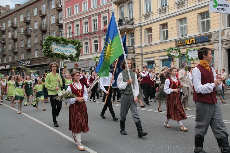 XI Latvijas skolu jaunatnes dziesmu un deju svētku gājiens - atrodi savu kolektīvu (13.daļa) 155220