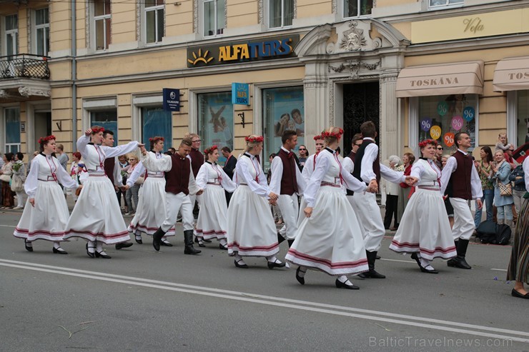 XI Latvijas skolu jaunatnes dziesmu un deju svētku gājiens - atrodi savu kolektīvu (13.daļa) 155225