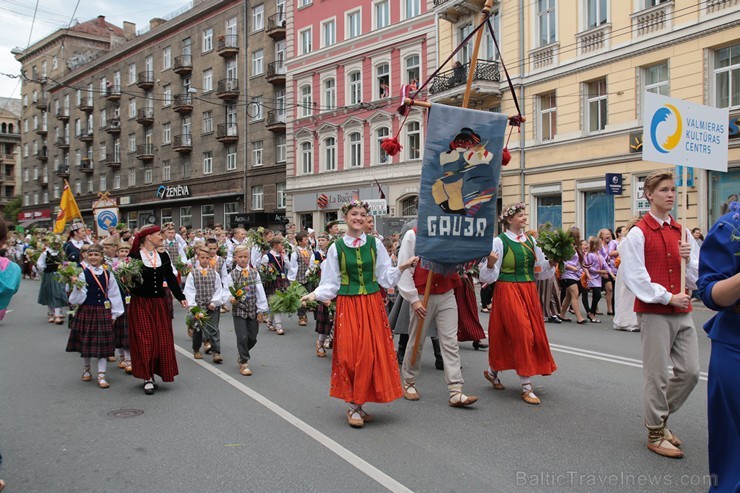 XI Latvijas skolu jaunatnes dziesmu un deju svētku gājiens - atrodi savu kolektīvu (13.daļa) 155230