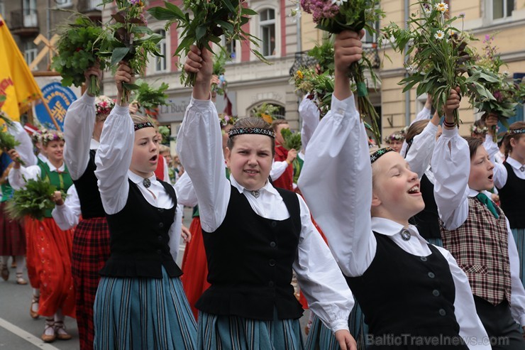 XI Latvijas skolu jaunatnes dziesmu un deju svētku gājiens - atrodi savu kolektīvu (13.daļa) 155233