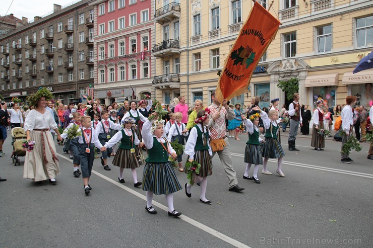 XI Latvijas skolu jaunatnes dziesmu un deju svētku gājiens - atrodi savu kolektīvu (14.daļa) 155277