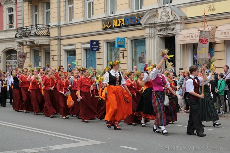 XI Latvijas skolu jaunatnes dziesmu un deju svētku gājiens - atrodi savu kolektīvu (14.daļa) 155288