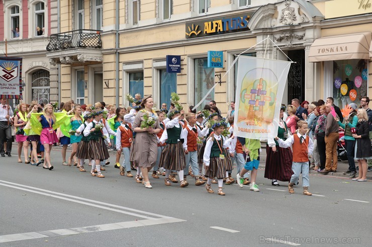 XI Latvijas skolu jaunatnes dziesmu un deju svētku gājiens - atrodi savu kolektīvu (14.daļa) 155292