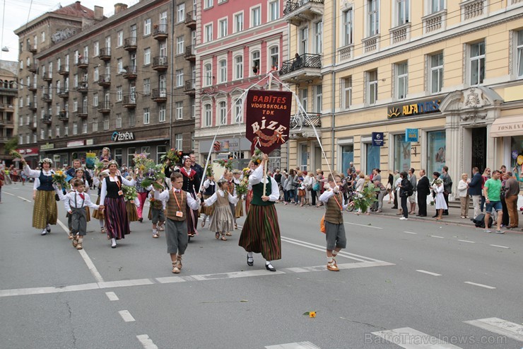 XI Latvijas skolu jaunatnes dziesmu un deju svētku gājiens - atrodi savu kolektīvu (14.daļa) 155307