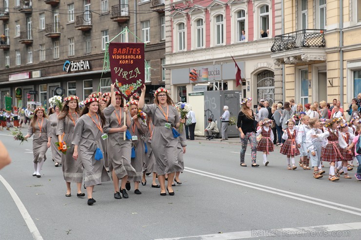 XI Latvijas skolu jaunatnes dziesmu un deju svētku gājiens - atrodi savu kolektīvu (14.daļa) 155313