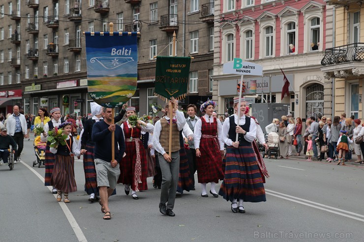 XI Latvijas skolu jaunatnes dziesmu un deju svētku gājiens - atrodi savu kolektīvu (14.daļa) 155314