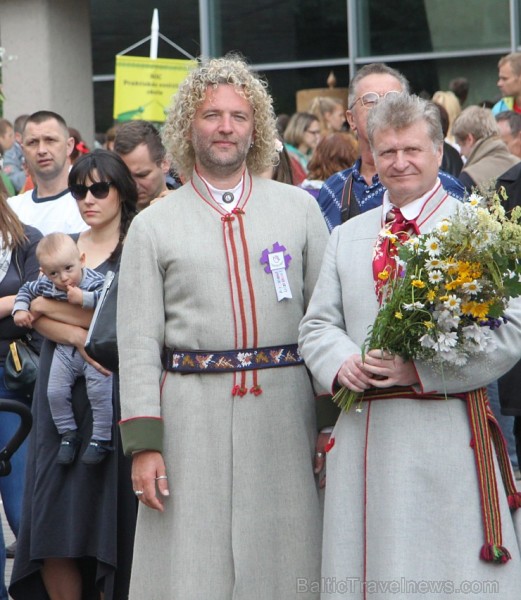 Travelnews.lv uzķer fotomirkļus skolu jaunatnes dziesmu un deju svētku gājienā 155427