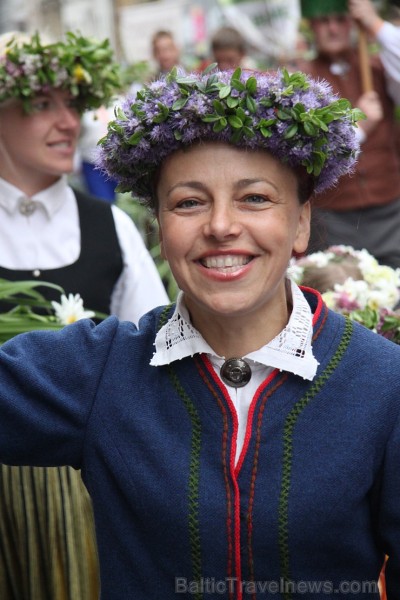 Travelnews.lv uzķer fotomirkļus skolu jaunatnes dziesmu un deju svētku gājienā 155477