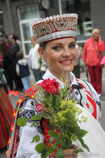 Travelnews.lv uzķer fotomirkļus skolu jaunatnes dziesmu un deju svētku gājienā 155479