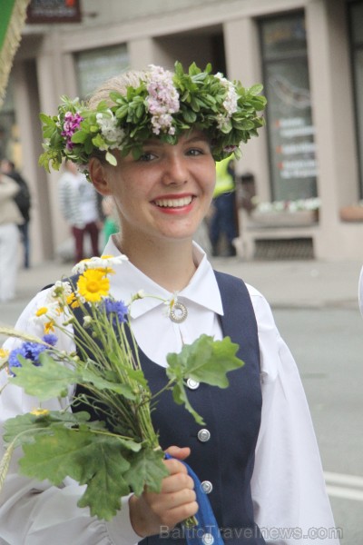 Travelnews.lv uzķer fotomirkļus skolu jaunatnes dziesmu un deju svētku gājienā 155495