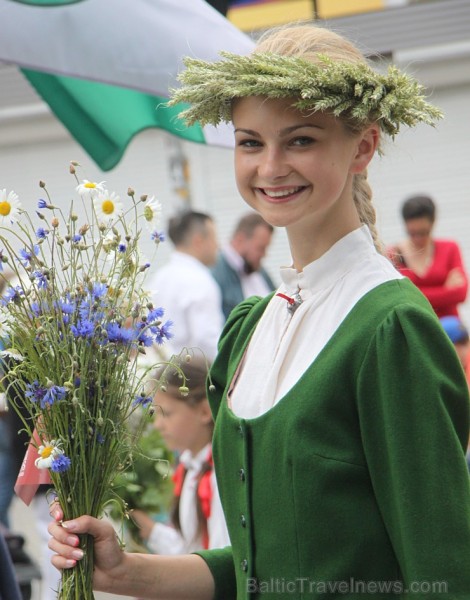 Travelnews.lv uzķer fotomirkļus skolu jaunatnes dziesmu un deju svētku gājienā 155516