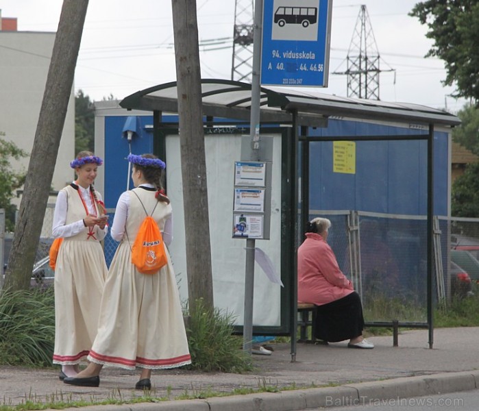 Travelnews.lv uzķer fotomirkļus skolu jaunatnes dziesmu un deju svētku gājienā 155539