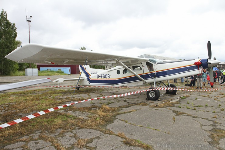 Starptautiskais aviācijas salidojums «Riga Fly-In 2015» pulcē aviācijas interesentus 155614