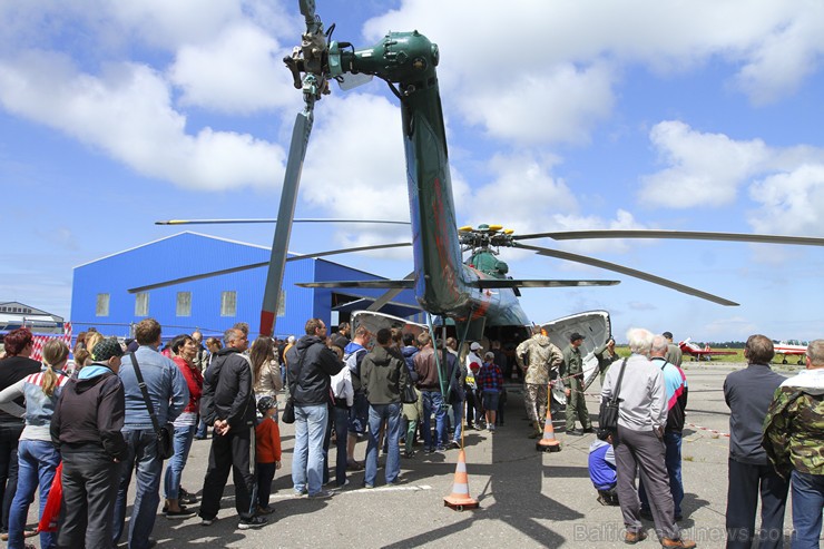 Starptautiskais aviācijas salidojums «Riga Fly-In 2015» pulcē aviācijas interesentus 155620