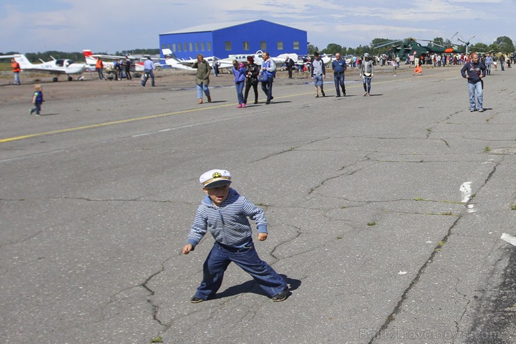 Starptautiskais aviācijas salidojums «Riga Fly-In 2015» pulcē aviācijas interesentus 155639