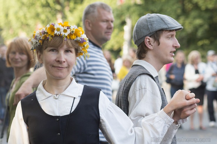 Starptautiskā folkloras festivāla «Baltica 2015» dančus izdejo pie Brīvības pieminekļa 155739