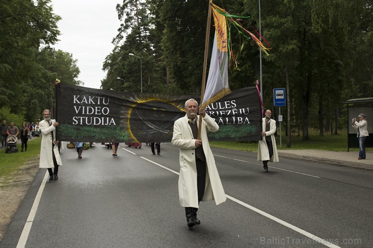 Saulkrastu svētku gājiens veltīts kino tematikai 155816