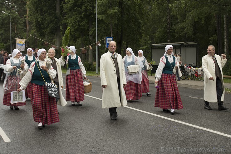 Saulkrastu svētku gājiens veltīts kino tematikai 155821