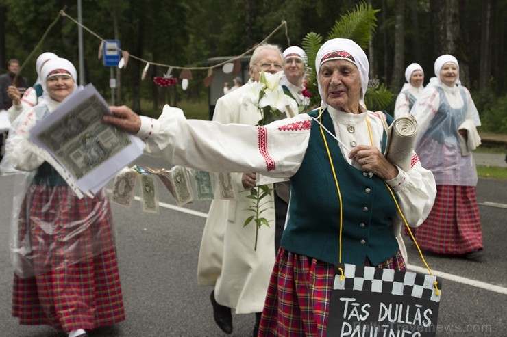 Saulkrastu svētku gājiens veltīts kino tematikai 155822