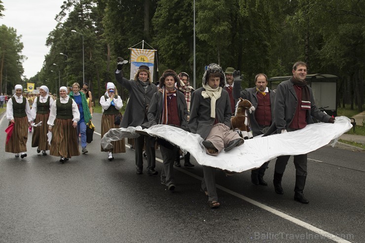 Saulkrastu svētku gājiens veltīts kino tematikai 155825