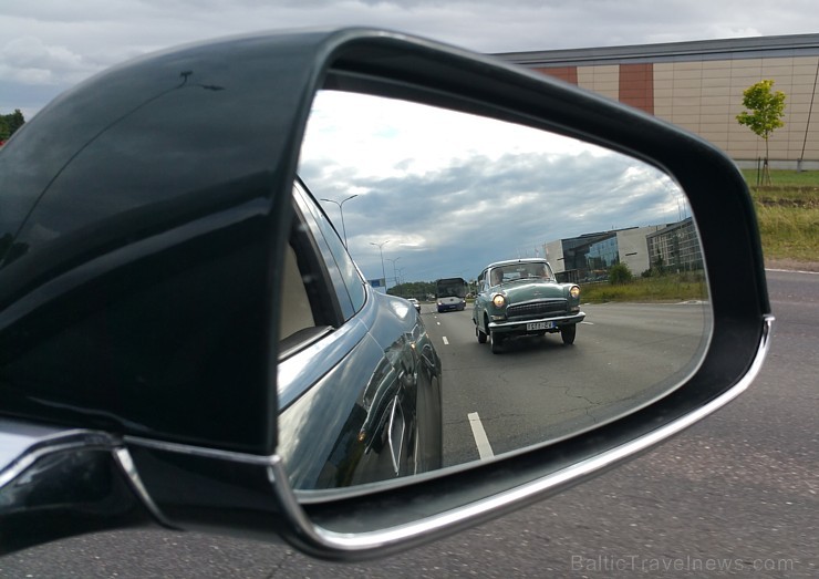 Tesla Model S īpašnieki uz visām automašīnām, kurām ir izpūtējs, skatās kā uz muzeja eksponātiem, kuri vēl tomēr brauc un piesārņo apkārtējo vidi 156099