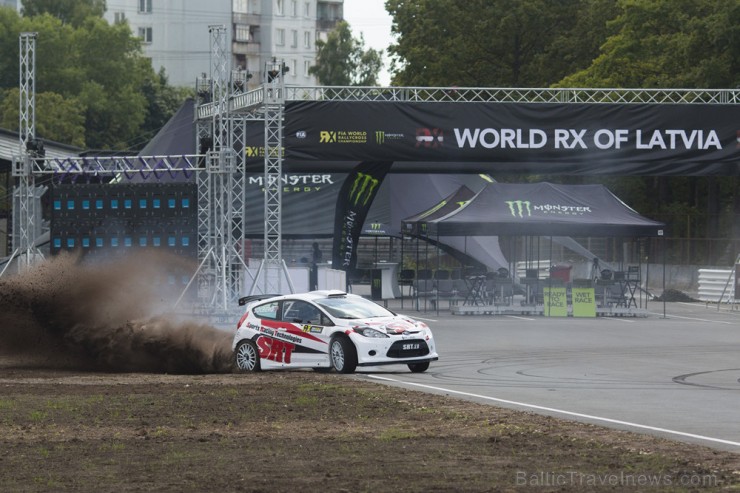 R. Nitišs un P. Solbergs iemēģina topošo Biķernieku rallijkrosa trasi 156161