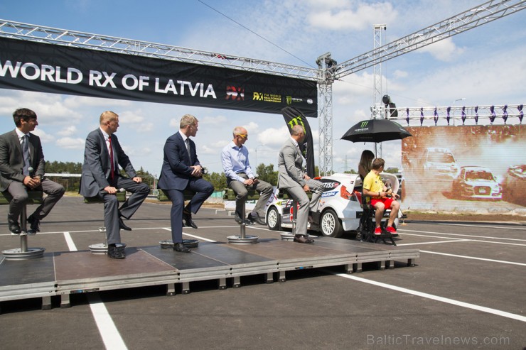 R. Nitišs un P. Solbergs iemēģina topošo Biķernieku rallijkrosa trasi 156171