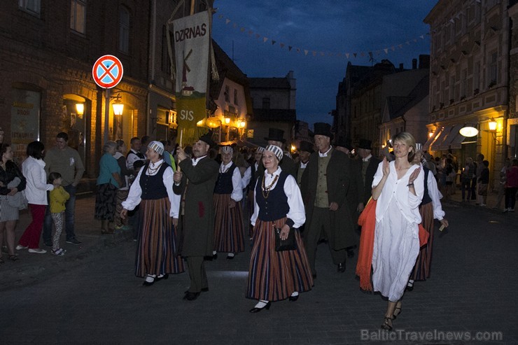 Cēsu svētkos atjaunota gājiena tradīcija 156366