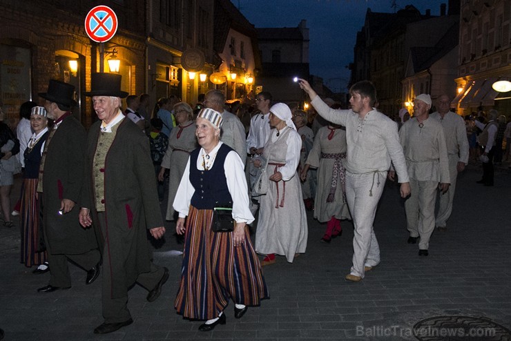 Cēsu svētkos atjaunota gājiena tradīcija 156367