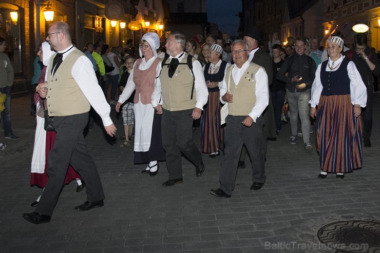 Cēsu svētkos atjaunota gājiena tradīcija 156371