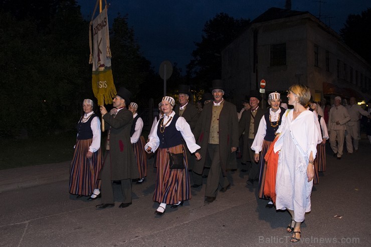 Cēsu svētkos atjaunota gājiena tradīcija 156385