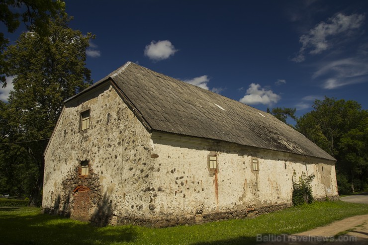 Valtenberģu muiža ir unikāla ar seno ēku kompleksu 156565