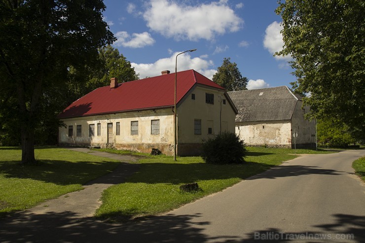 Valtenberģu muiža ir unikāla ar seno ēku kompleksu 156567