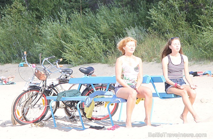 Travelnews.lv apciemo smilšaino Jūrmalas pludmali ar cerību uz siltu vasaru 156609