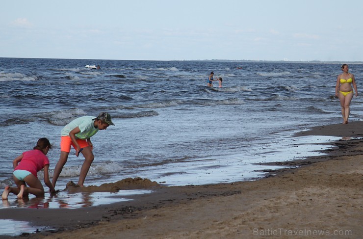 Travelnews.lv apciemo smilšaino Jūrmalas pludmali ar cerību uz siltu vasaru 156625
