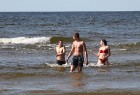 Travelnews.lv apciemo smilšaino Jūrmalas pludmali ar cerību uz siltu vasaru... tikai +18 grādi 2