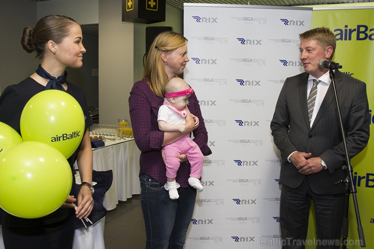 Starptautiskā lidosta «Rīga» sagaidīja savu 50 miljono pasažieri kopš lidostas dibināšanas - Montu Skābarnieci, kura liedostā ieradās ar airBaltic rei 156698