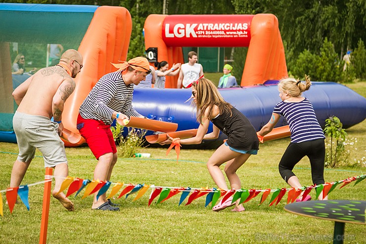 Fitnesa klubu tīkls Atletika atzīme 10 gadu jubileju ar krašņu pasākumu pirātu stilā www.atletika.lv 156771