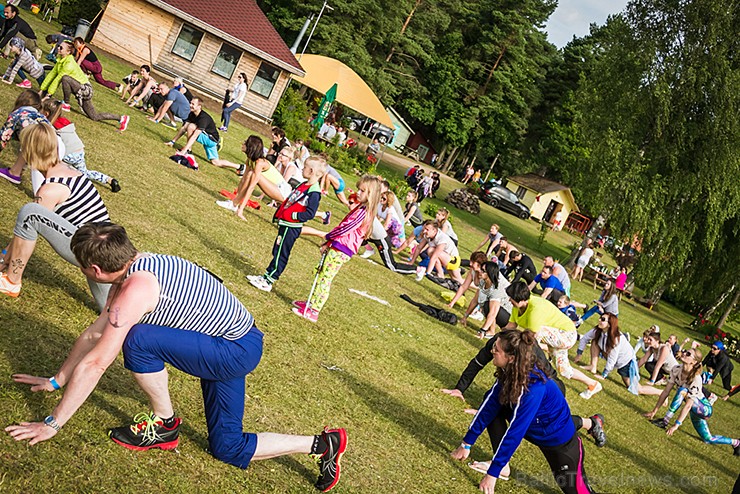 Fitnesa klubu tīkls Atletika atzīme 10 gadu jubileju ar krašņu pasākumu pirātu stilā www.atletika.lv 156792