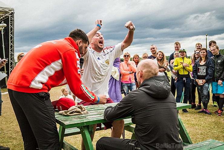 Fitnesa klubu tīkls Atletika atzīme 10 gadu jubileju ar krašņu pasākumu pirātu stilā www.atletika.lv 156794