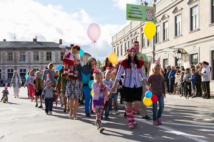 Ar tradicionālo svētku gājienu atklāti Limbažu pilsētas svētki 156815