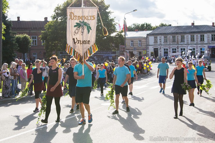 Ar tradicionālo svētku gājienu atklāti Limbažu pilsētas svētki 156858