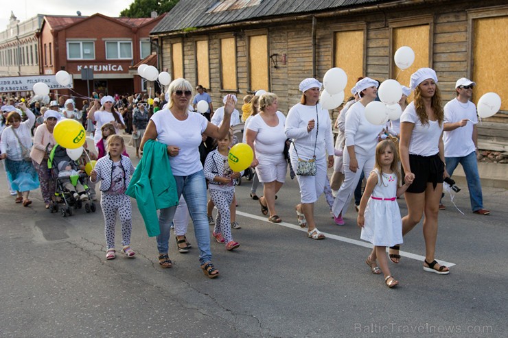 Ar tradicionālo svētku gājienu atklāti Limbažu pilsētas svētki 156861