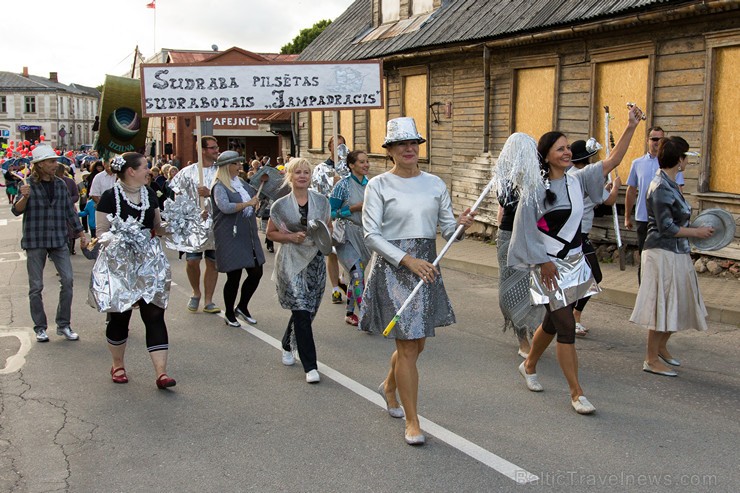 Ar tradicionālo svētku gājienu atklāti Limbažu pilsētas svētki 156863