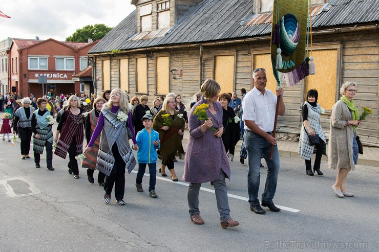 Ar tradicionālo svētku gājienu atklāti Limbažu pilsētas svētki 156866