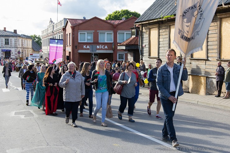 Ar tradicionālo svētku gājienu atklāti Limbažu pilsētas svētki 156875